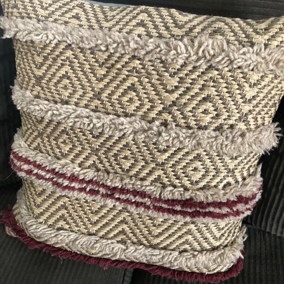 2 Loloi Rugs pillows - P045P0285BRREPIL1 size18x18 - Picture 9 of 10